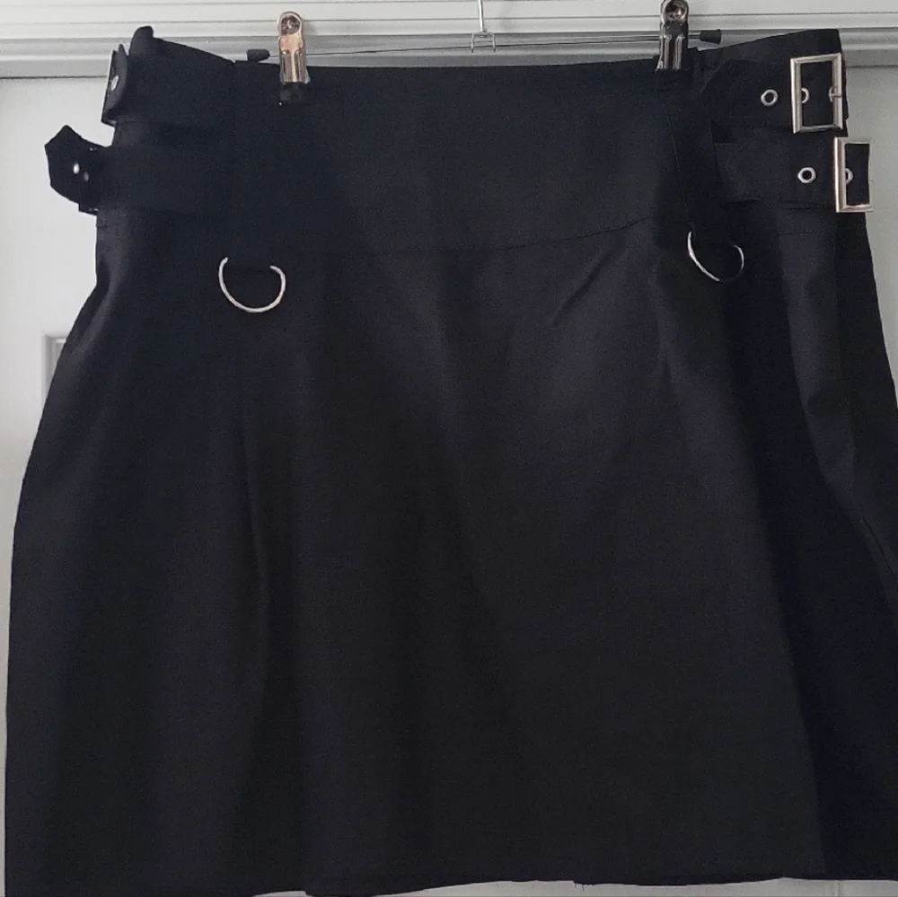 Black Zipper Mini Skirt With Silver Accents - 1X NWOT - Picture 3 of 4